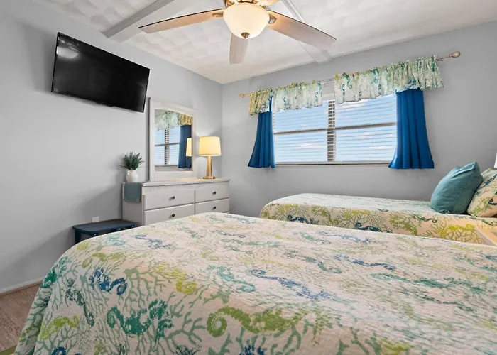 508 Bayshores Yacht Tennis Club *