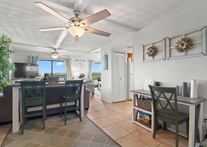 508 Bayshores Yacht Tennis Club *